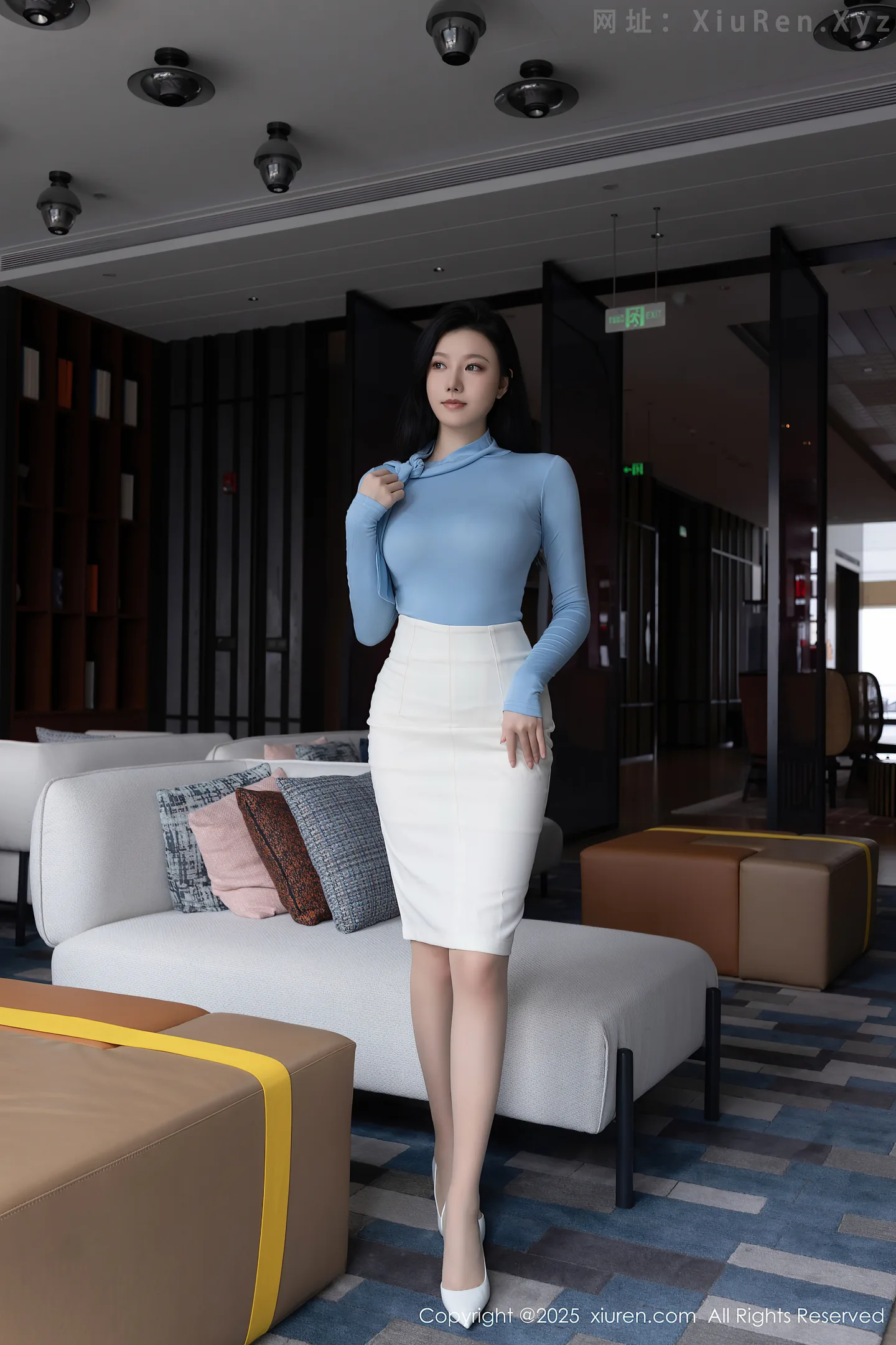 图片[4]-[XiuRen秀人网] VOL.10424 模特安然anran性感蓝色上衣露肉色内衣配超薄肉丝秀美腿诱惑写真80P-秀人网官方网站